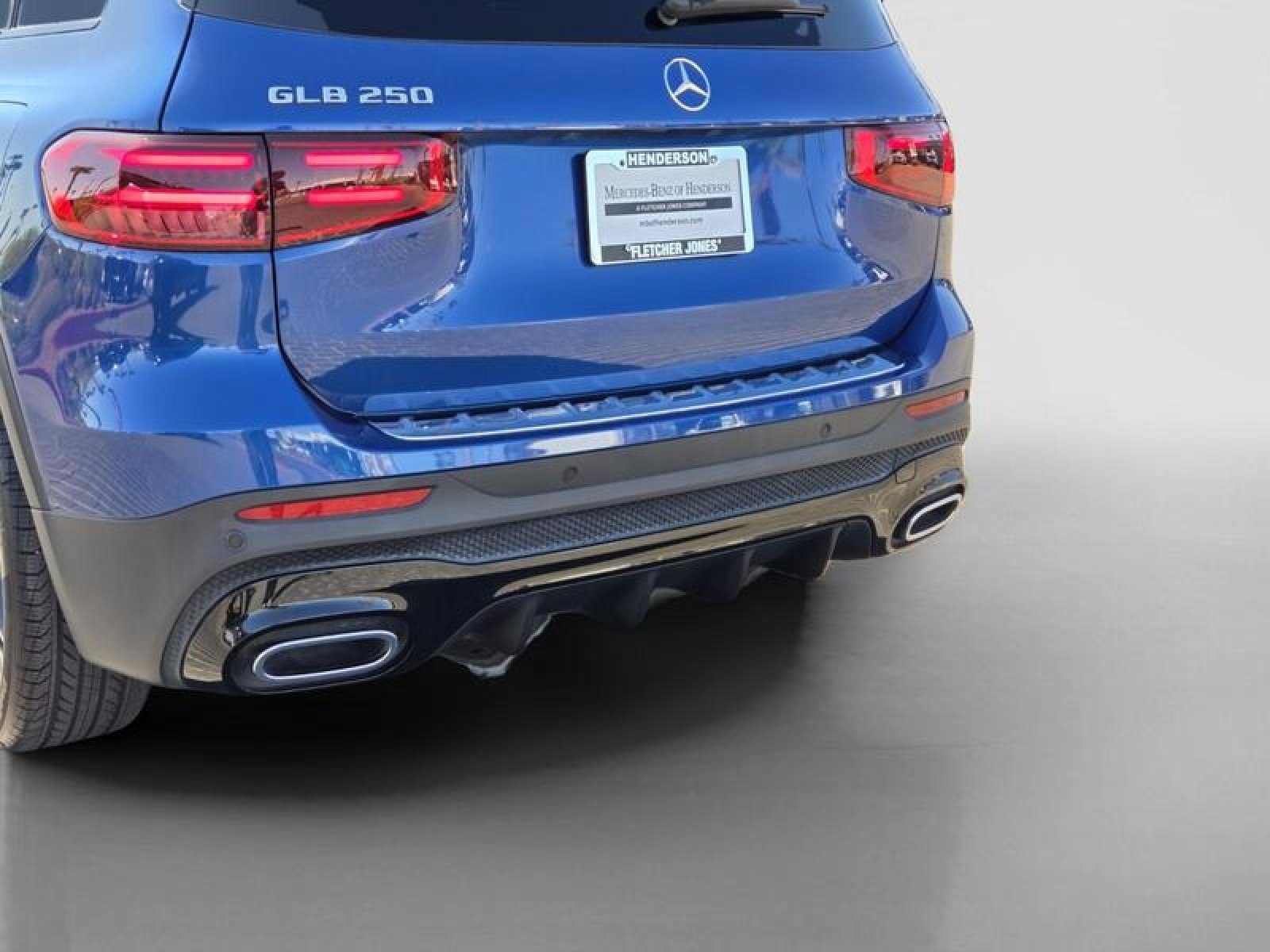 Used 2024 Mercedes-Benz GLB 250 image 4