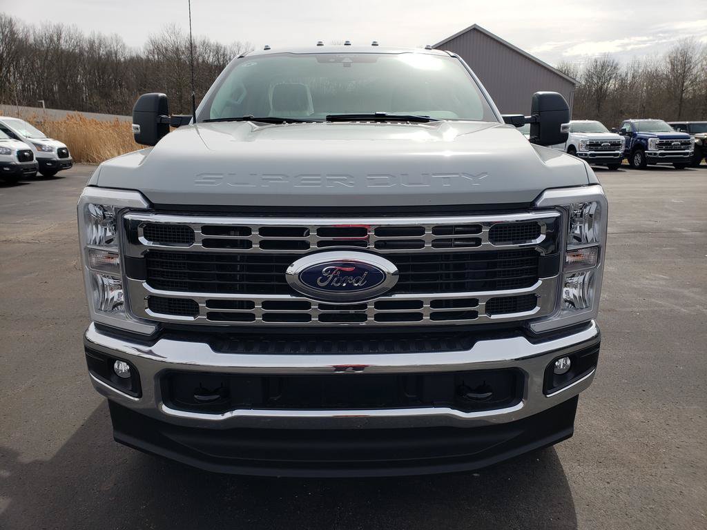 New 2026 Ford F350 XLT w/ FX4 Off-Road Package AWD/4WD image 2