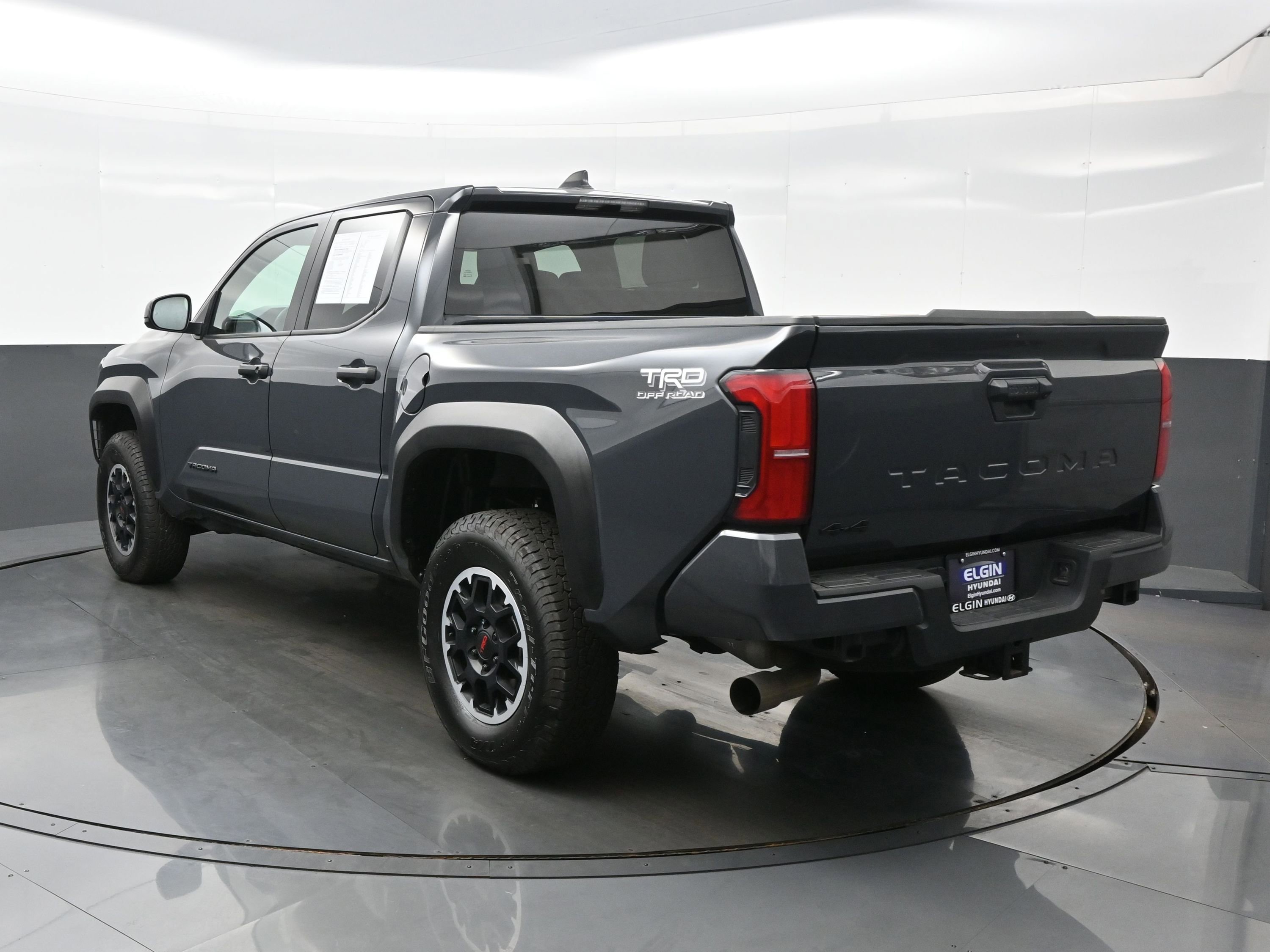 Used 2024 Toyota Tacoma TRD Off-Road image 4