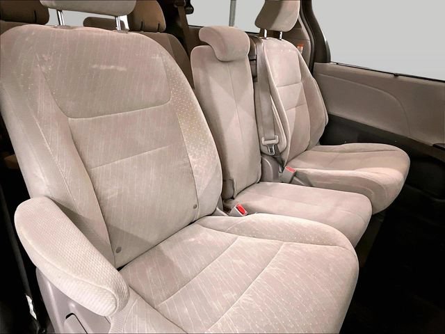 Used 2018 Toyota Sienna LE FWD image 27