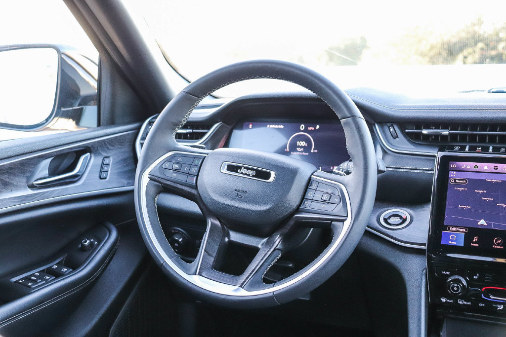 Used 2024 Jeep Grand Cherokee Limited RWD image 17