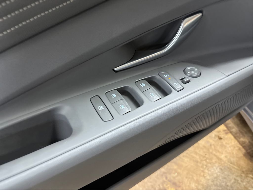 Certified 2025 Hyundai Elantra SEL image 34