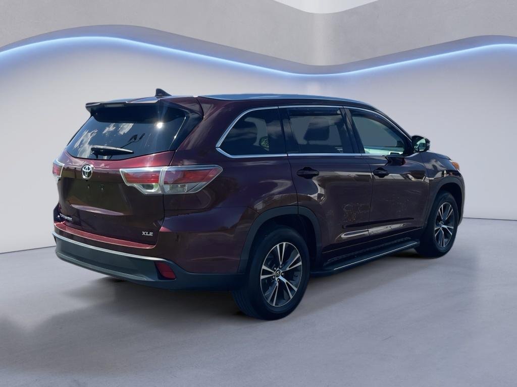 Used 2016 Toyota Highlander XLE FWD image 6
