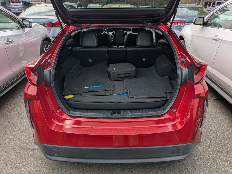 Used 2018 Toyota Prius Prime Premium w/ Carpet Mat Package FWD image 14