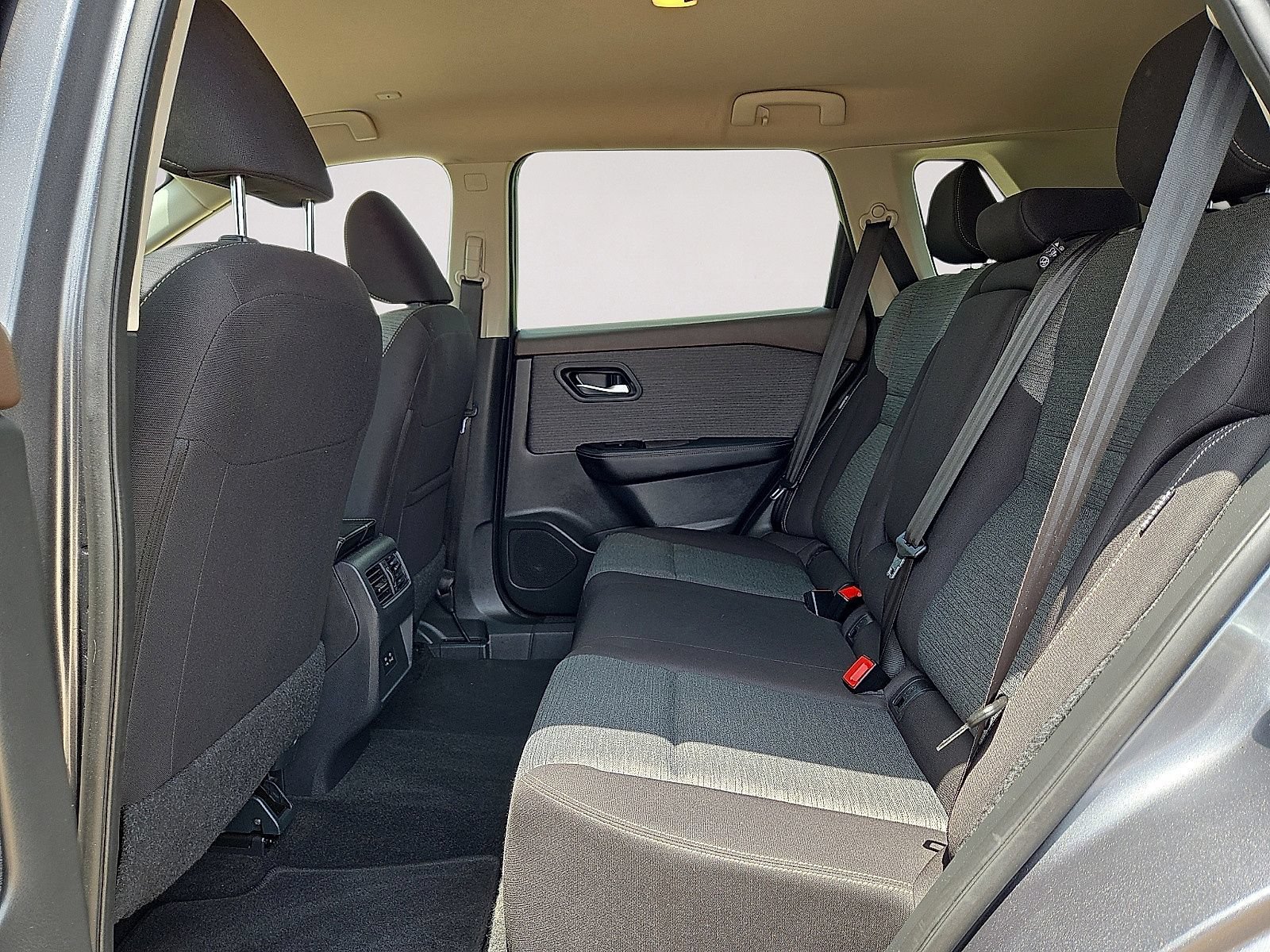 Used 2023 Nissan Rogue SV FWD image 14