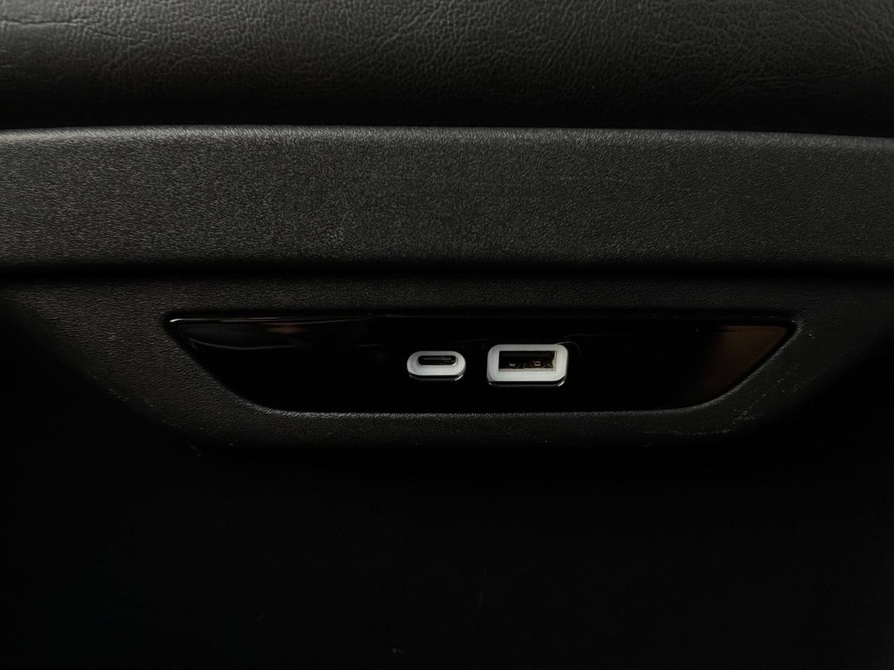 Used 2025 Chrysler Pacifica Limited FWD image 16
