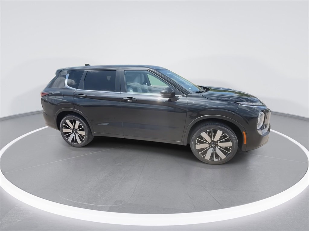 New 2025 Mitsubishi Outlander SE image 9