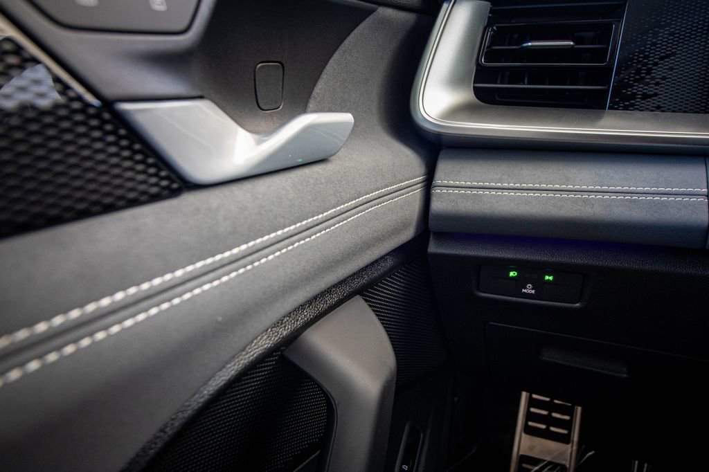 New 2026 Volkswagen Tiguan SE R-Line FWD image 36