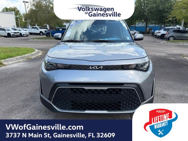 Used 2025 Kia Soul LX w/ LX Technology Package FWD image 2