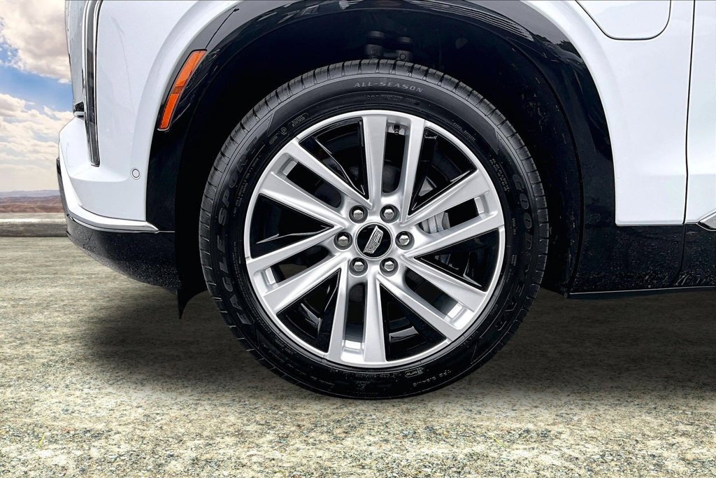 Used 2027 Cadillac Vistiq Luxury w/ LPO, Floor Liner Package AWD/4WD image 35