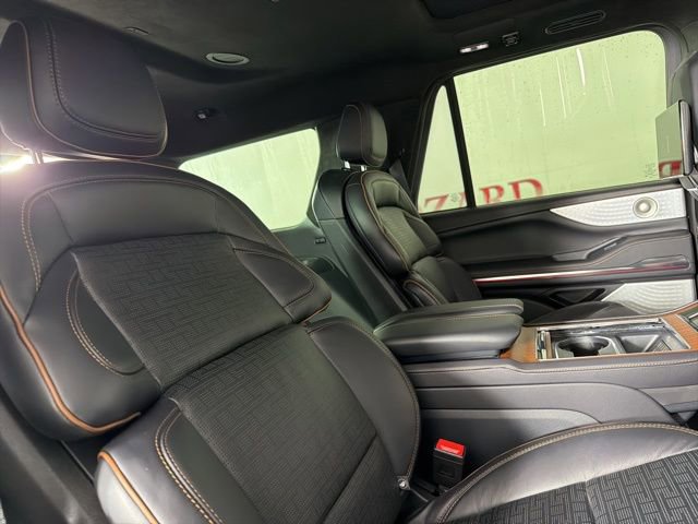 Used 2025 Lincoln Navigator Black Label AWD/4WD image 18