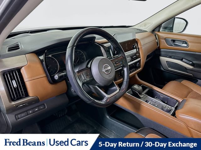 Used 2023 Nissan Pathfinder Platinum image 11