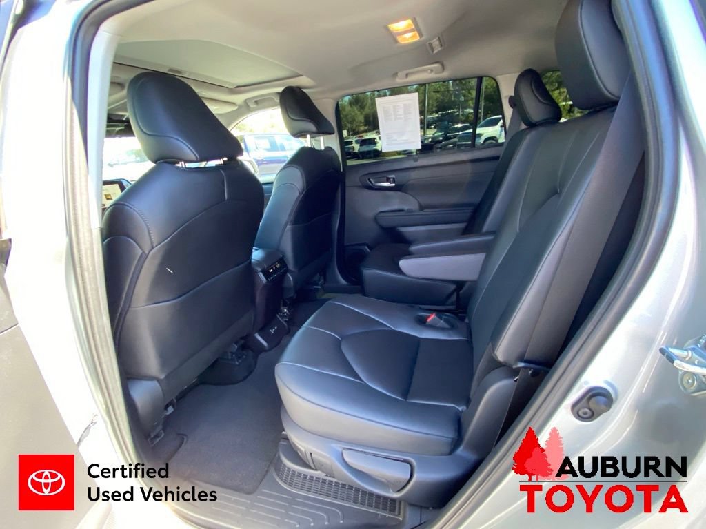 Certified 2024 Toyota Highlander XLE AWD/4WD image 30