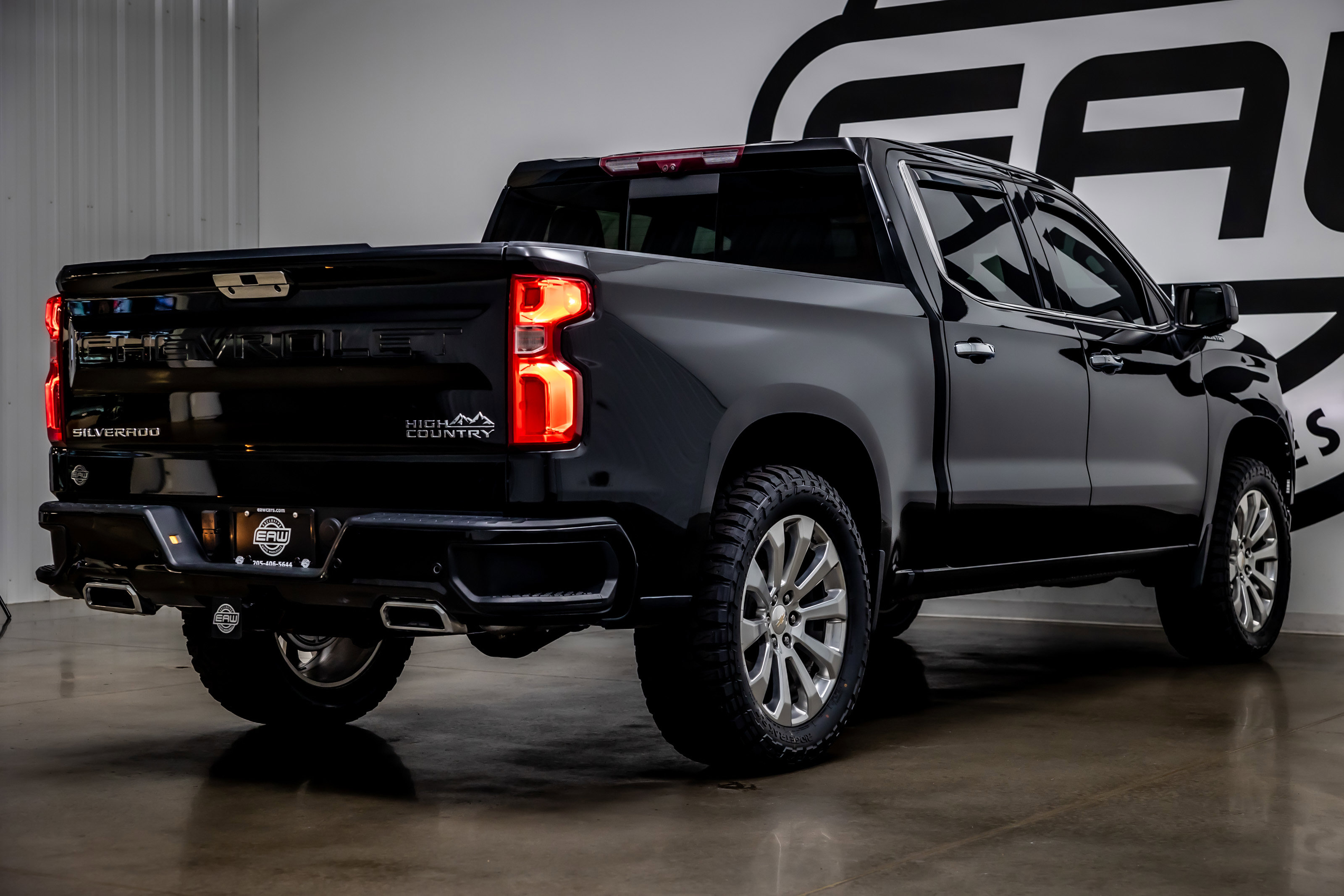 Used 2021 Chevrolet Silverado 1500 High Country w/ Technology Package image 36