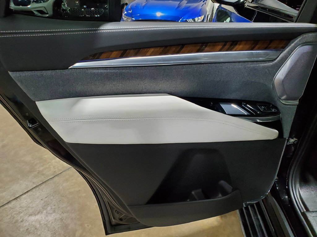 Used 2025 Cadillac Escalade Sport Platinum w/ LPO, Floor Liner Package AWD/4WD image 31
