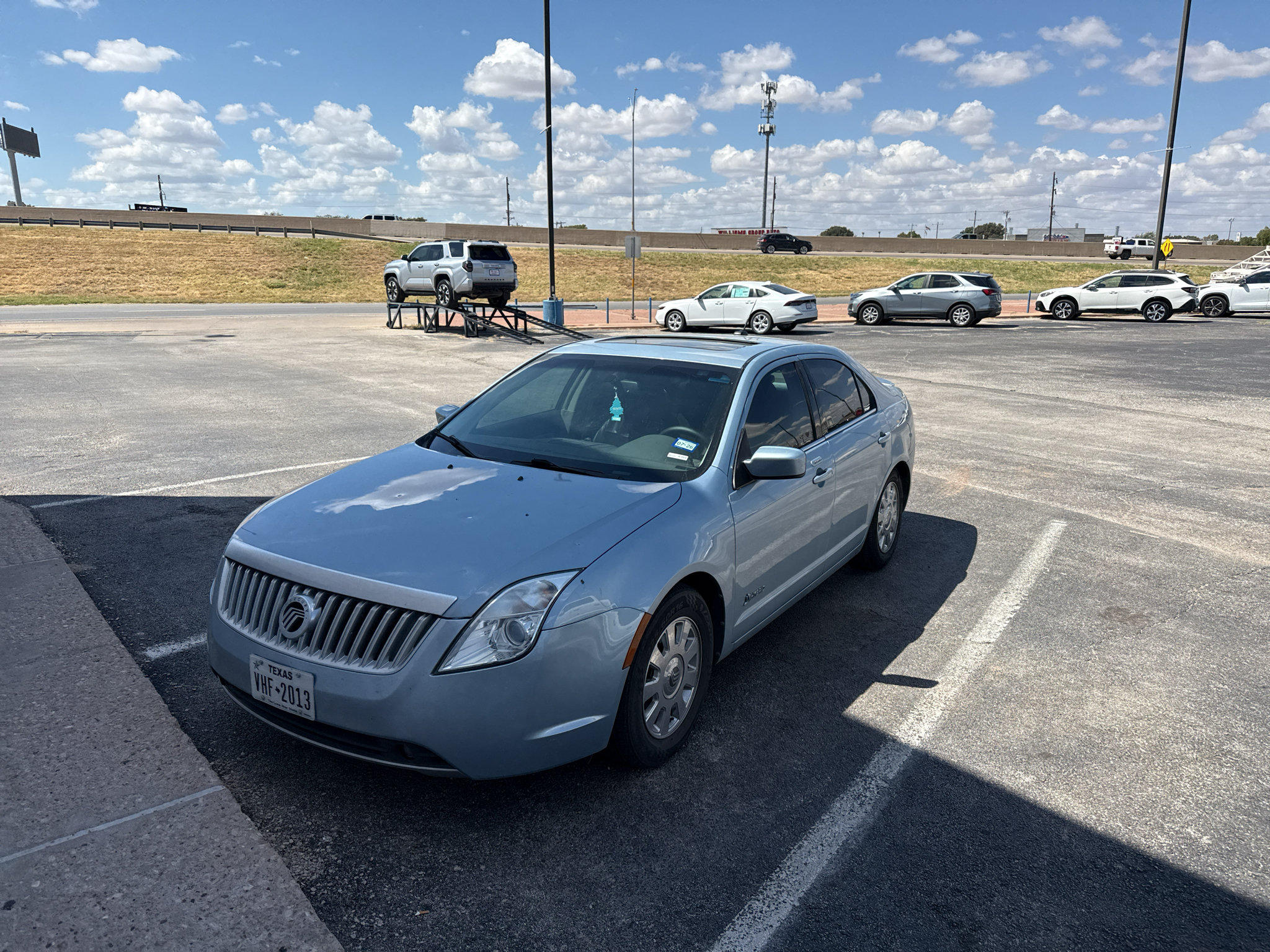 Used 2010 Mercury Milan Hybrid FWD image 1