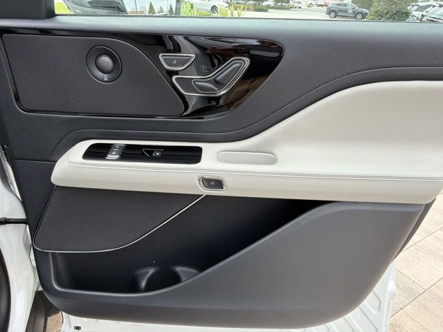 New 2026 Lincoln Aviator Reserve image 17
