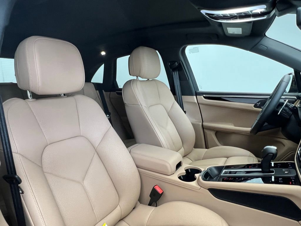 Used 2025 Porsche Macan image 18