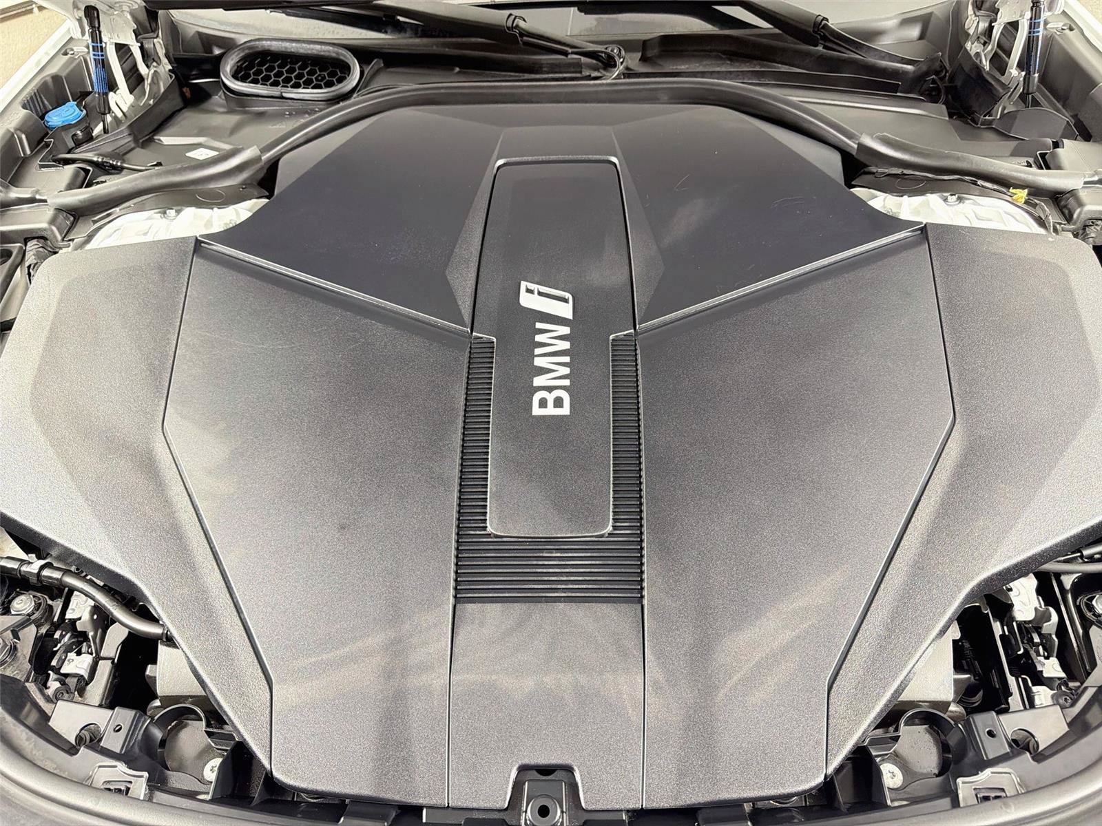 Used 2023 BMW i7 xDrive60 w/ Executive Package 2 AWD/4WD image 32