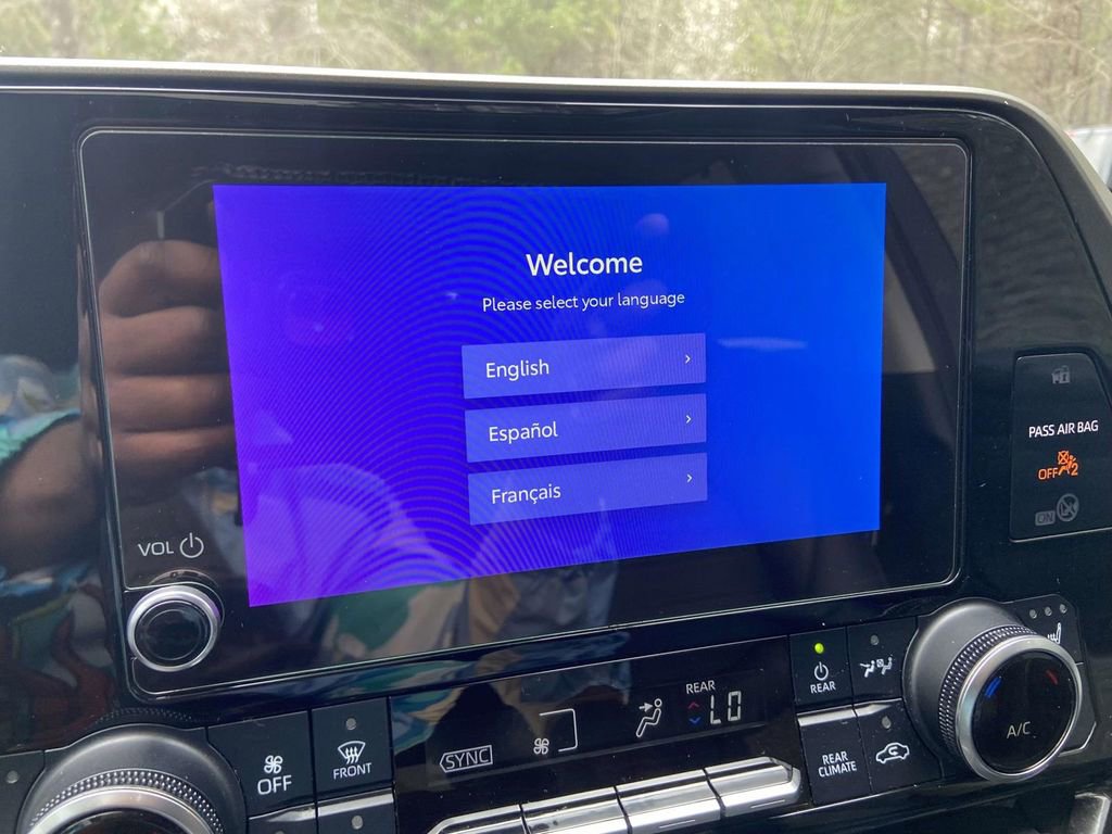 Used 2024 Toyota Highlander XLE image 24