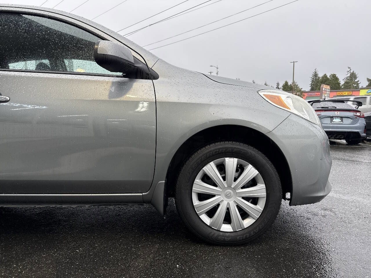 Used 2012 Nissan Versa SV image 10