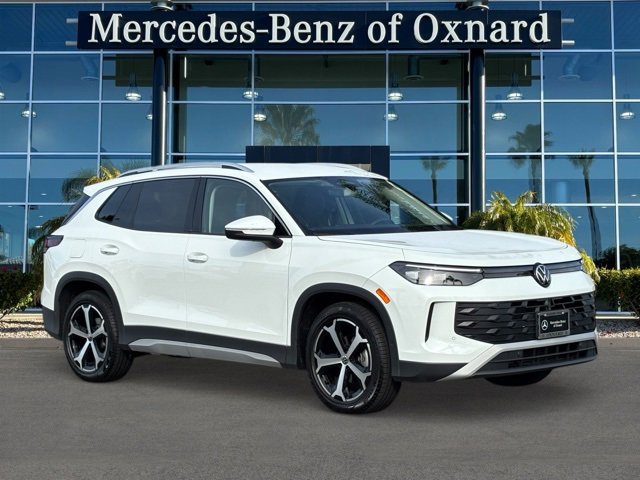 Used 2025 Volkswagen Tiguan SE image 1