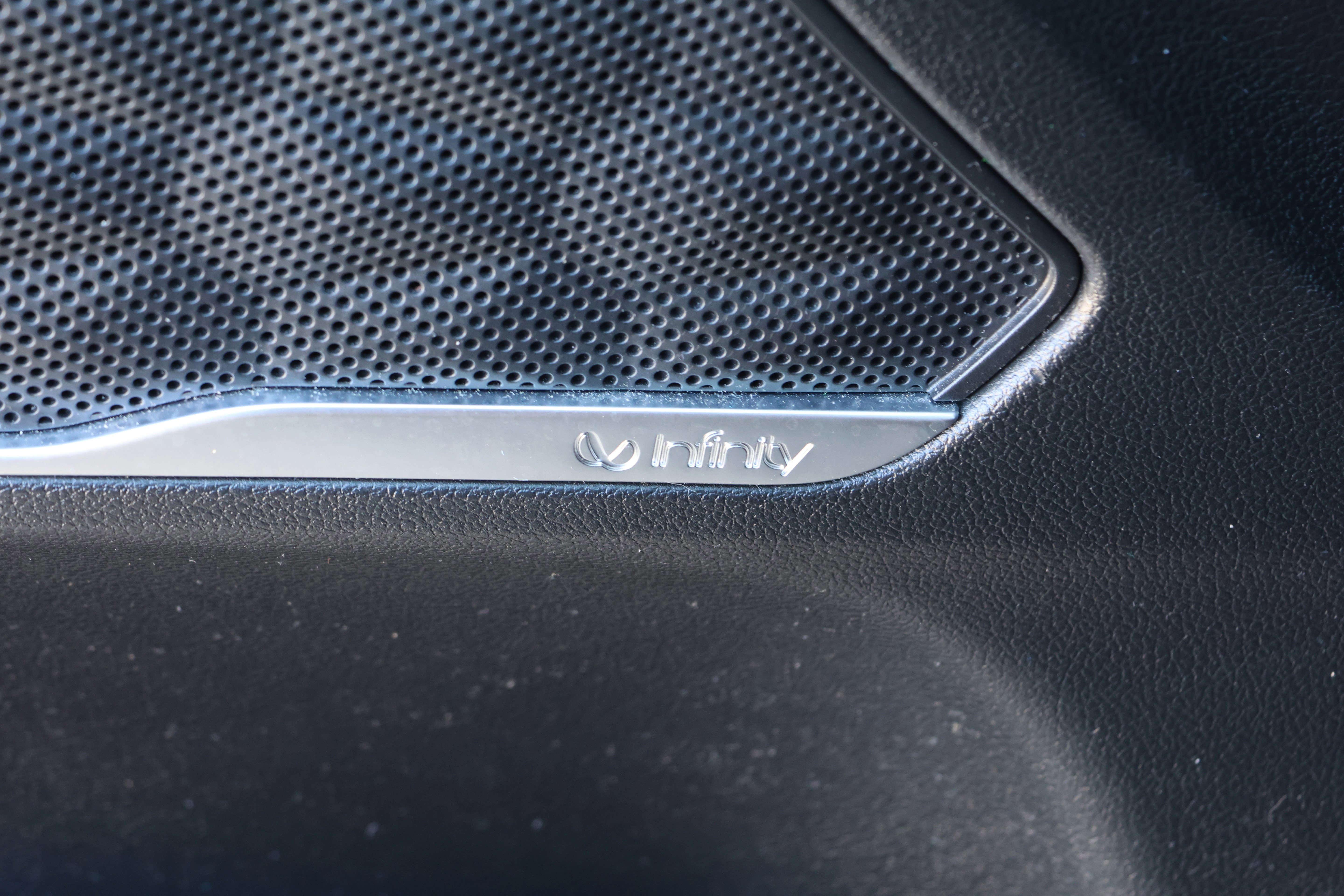 Used 2020 Hyundai Santa Fe SEL w/ Convenience + Premium Package image 14