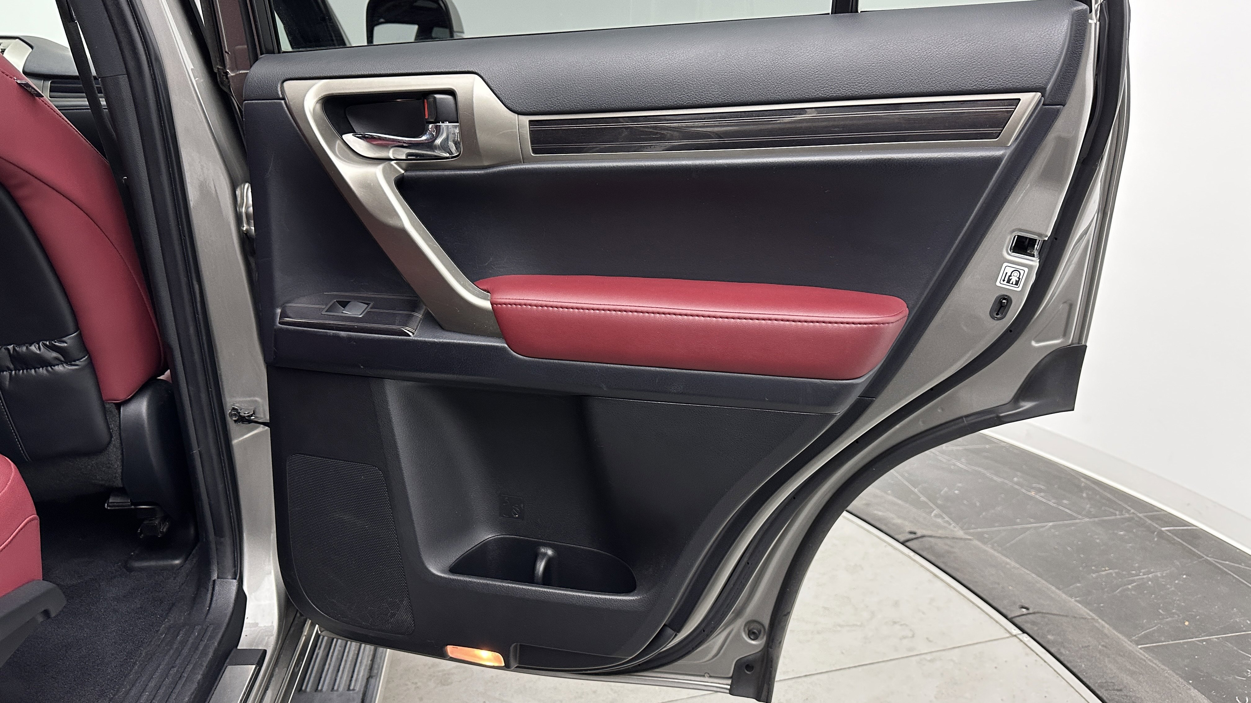 Used 2020 Lexus GX 460 Premium image 32