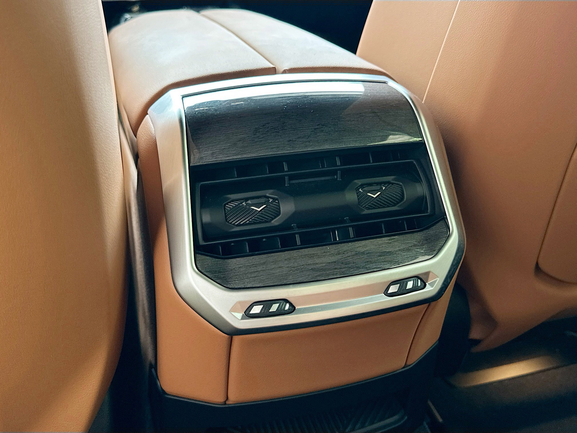 Certified 2024 BMW 740i RWD image 27
