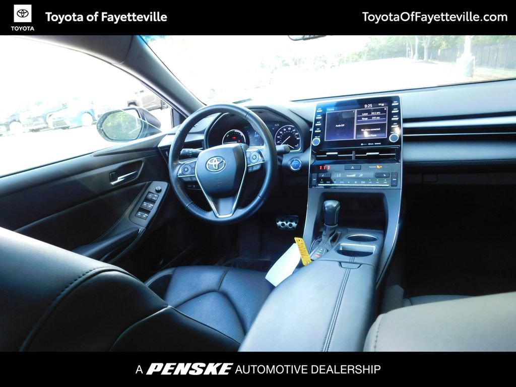 Used 2022 Toyota Avalon XSE FWD image 2