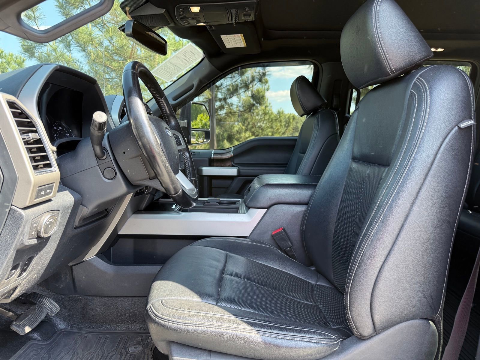 Used 2022 Ford F350 Lariat w/ Black Appearance Package AWD/4WD image 34