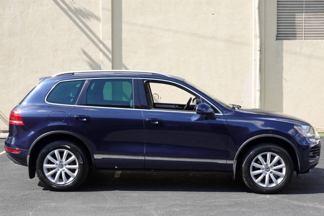 Used 2012 Volkswagen Touareg Sport AWD/4WD image 14
