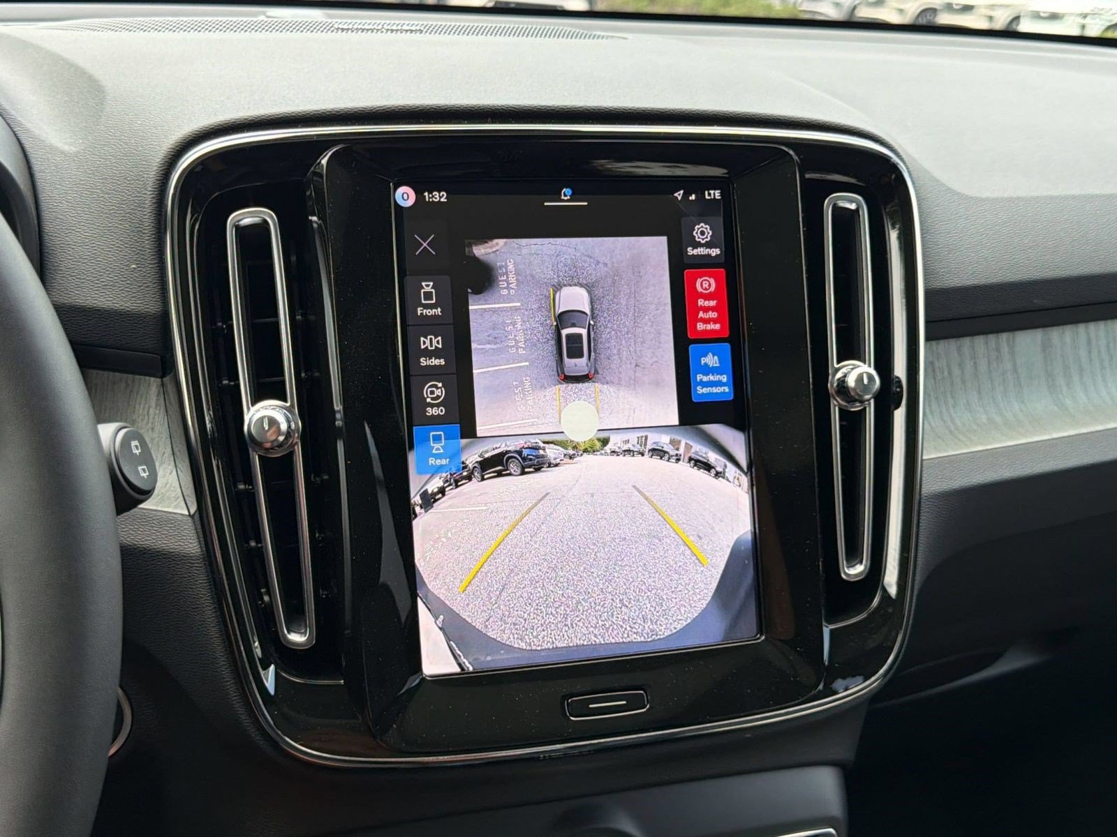 New 2026 Volvo XC40 B5 Plus w/ Climate Package AWD/4WD image 18