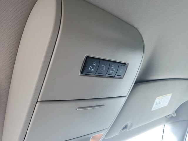 Used 2016 Dodge Grand Caravan SXT FWD image 19