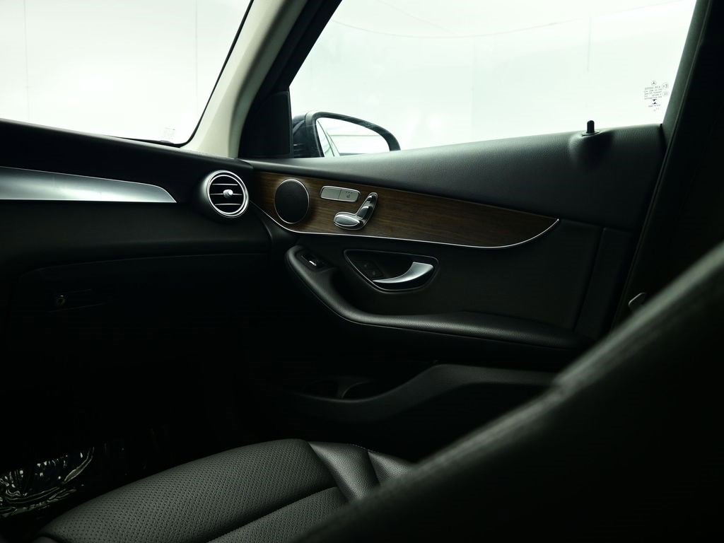 Used 2022 Mercedes-Benz GLC 300 4MATIC image 12