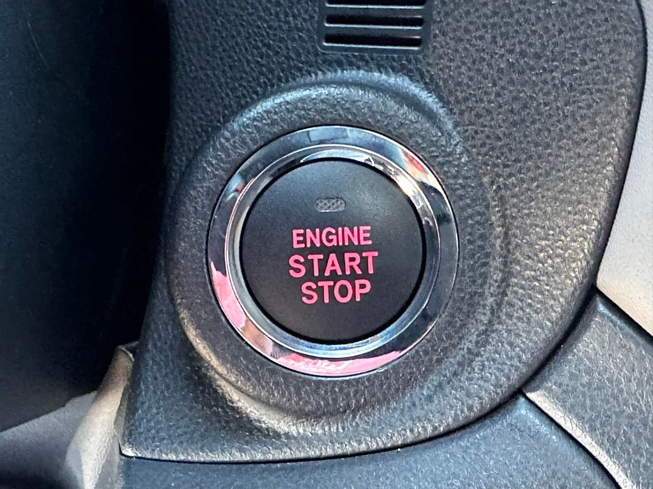 Used 2025 Subaru Outback Limited image 32