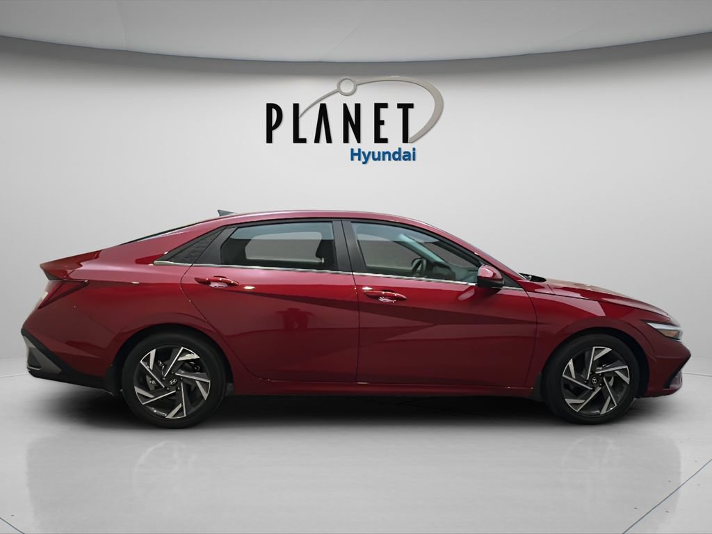 Certified 2025 Hyundai Elantra SEL FWD image 7