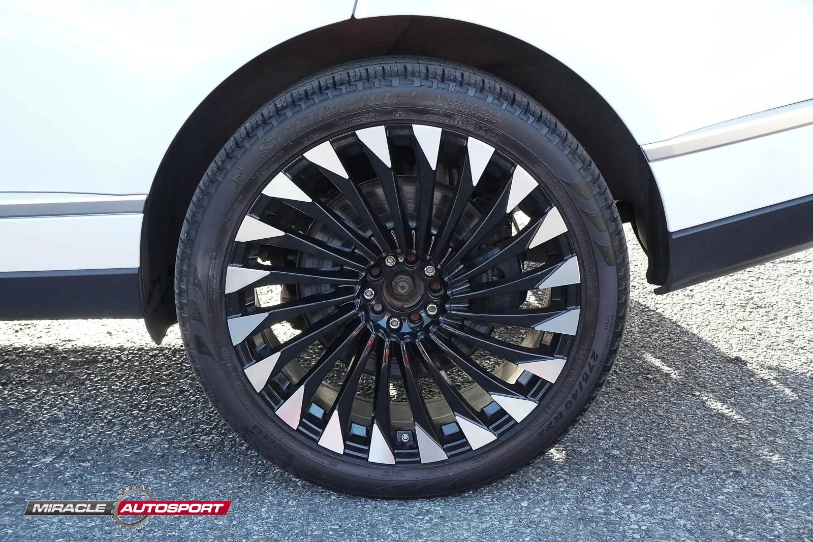Used 2021 Land Rover Range Rover Autobiography AWD/4WD image 12