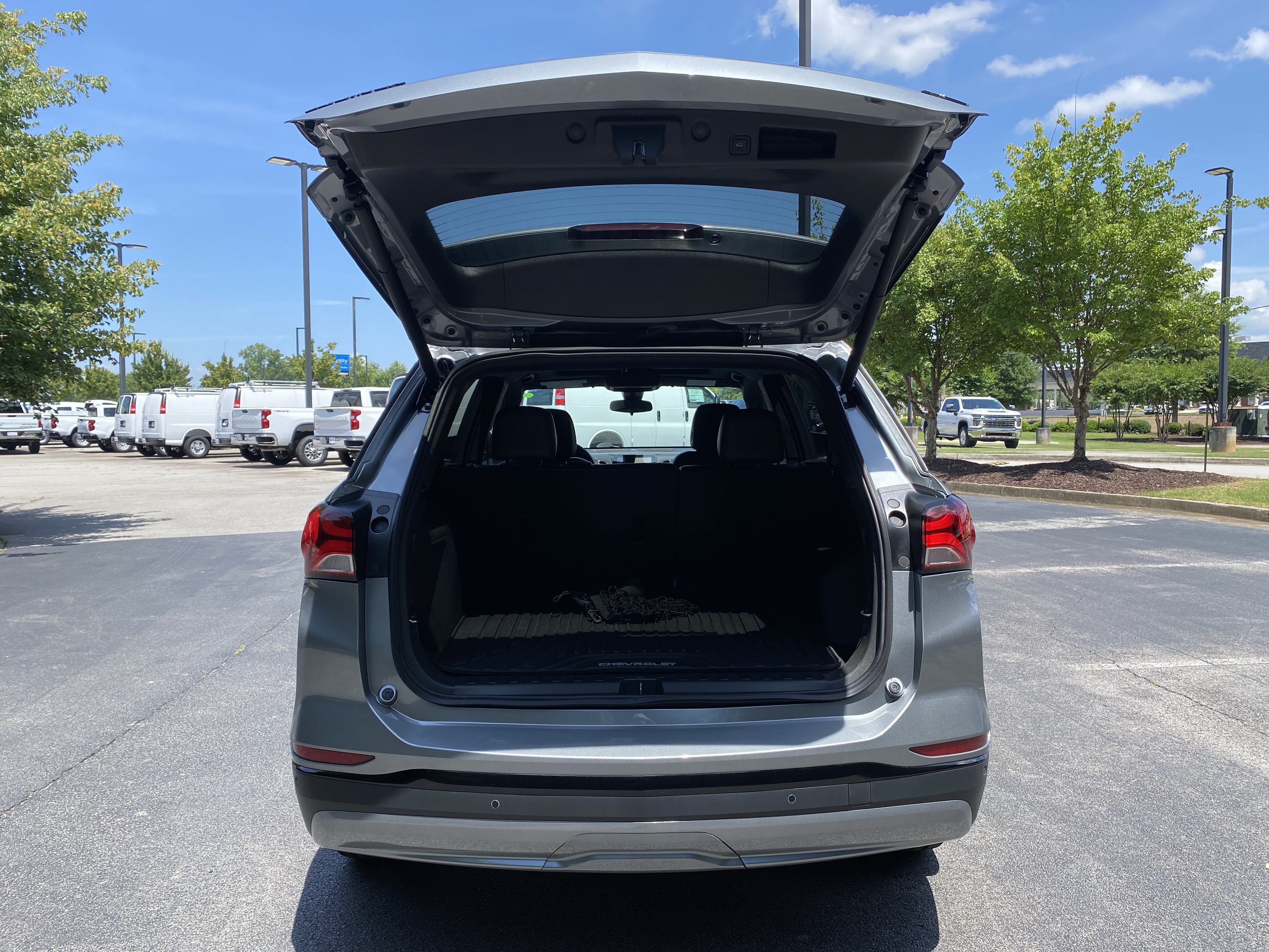 Used 2024 Chevrolet Equinox RS w/ RS Leather Package FWD image 11