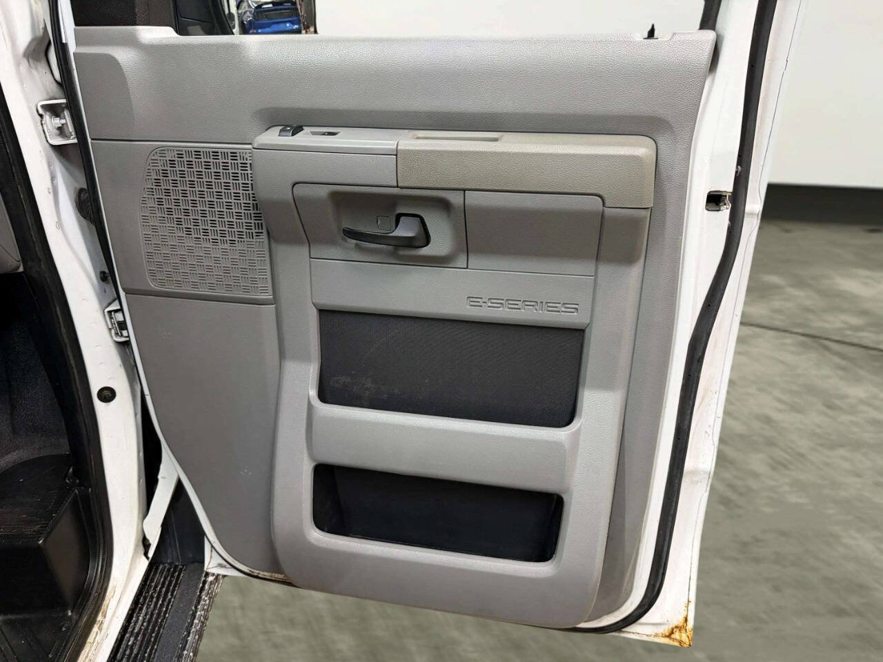 Used 2010 Ford E-350 and Econoline 350 Extended Super Duty RWD image 26