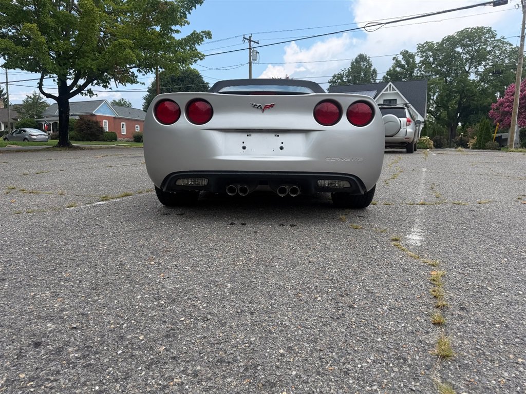 Used 2005 Chevrolet Corvette Convertible w/ Preferred Equipment Group RWD image 4