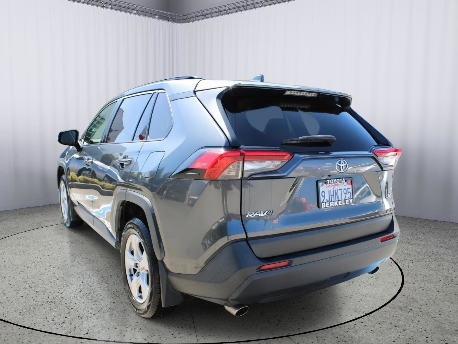 Used 2020 Toyota RAV4 XLE w/ Carpet Mat Package FWD image 6