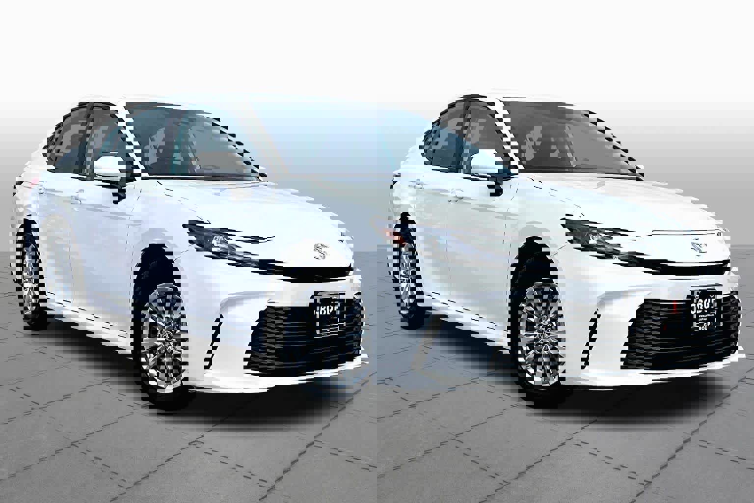 Used 2025 Toyota Camry LE image 3