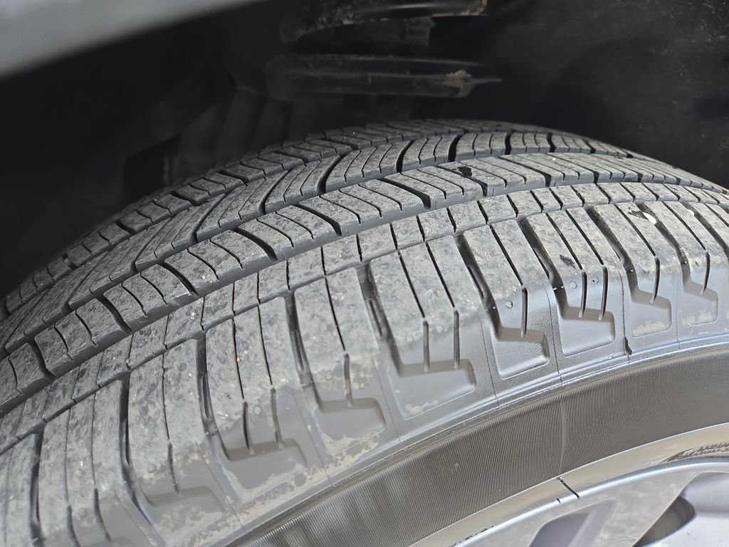 Used 2025 Ford Explorer Active w/ Active Comfort Package AWD/4WD image 11