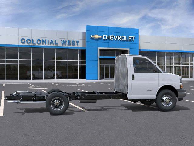New 2025 Chevrolet Express 4500 w/ Power Convenience Package image 17