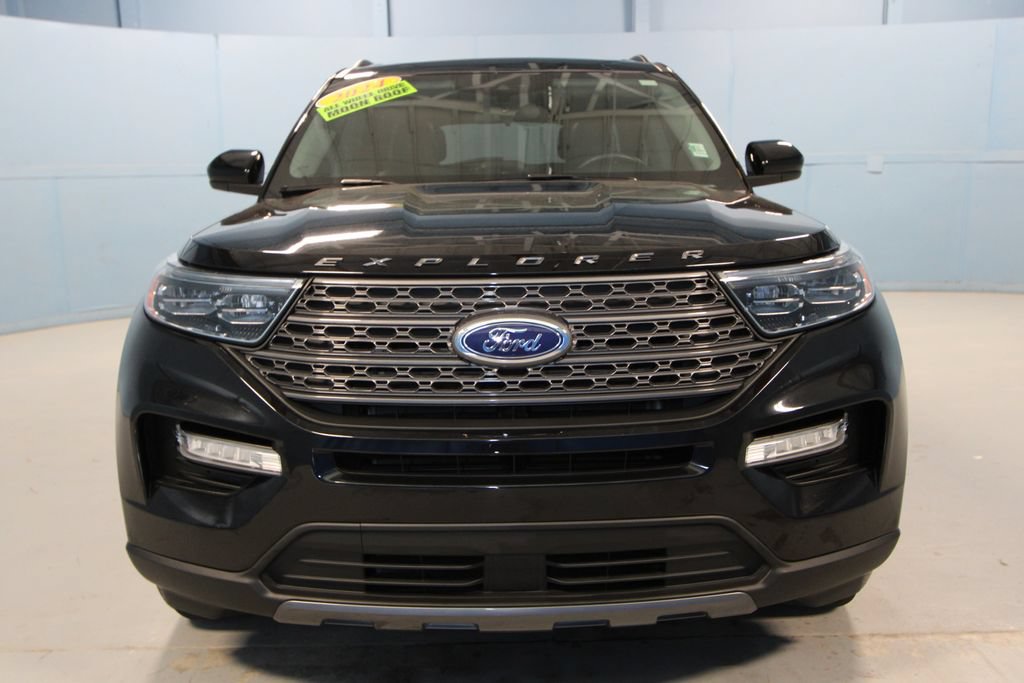 Used 2024 Ford Explorer XLT w/ Equipment Group 202A AWD/4WD image 28