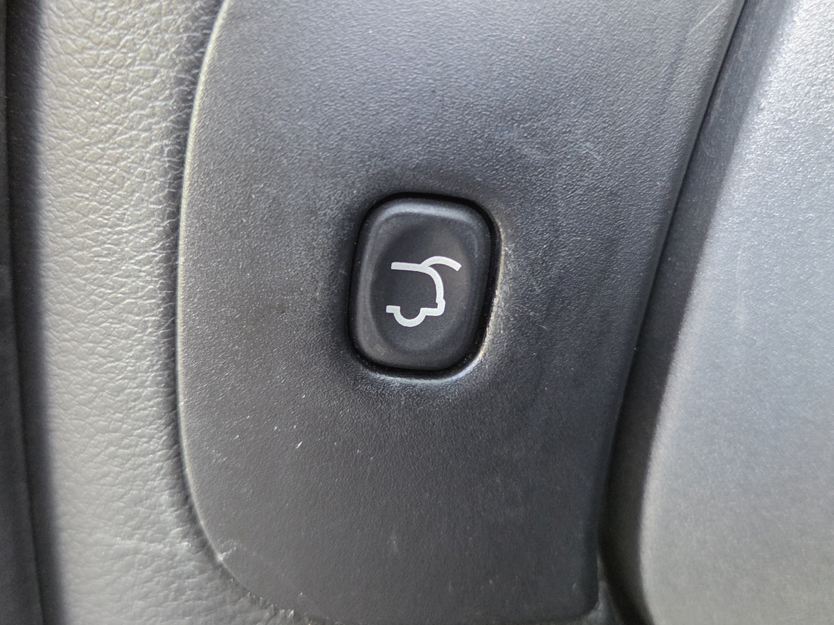 Used 2016 Jeep Cherokee Latitude w/ Comfort/Convenience Group AWD/4WD image 18