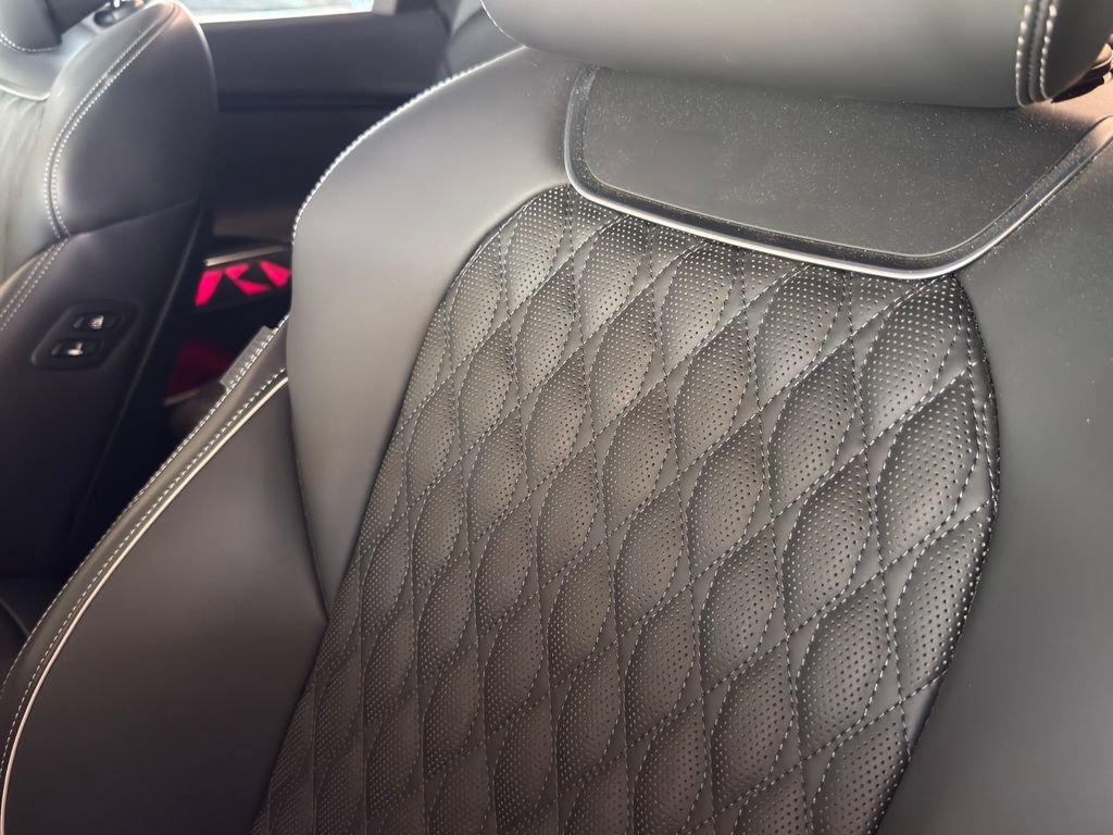 Used 2025 Genesis GV70 3.5T Sport w/ Sport Advanced Package image 12