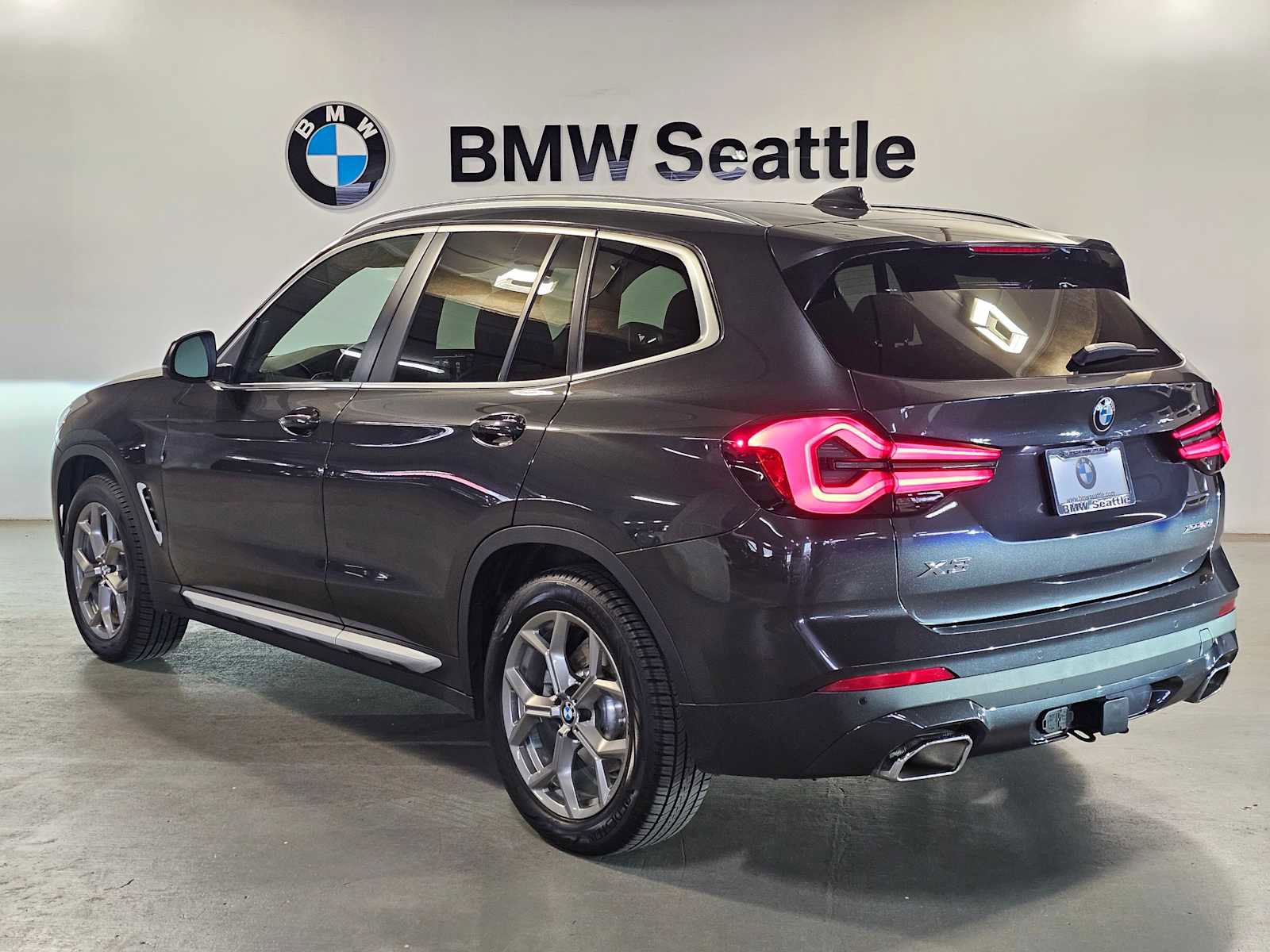 Used 2022 BMW X3 xDrive30i w/ Convenience Package AWD/4WD image 4