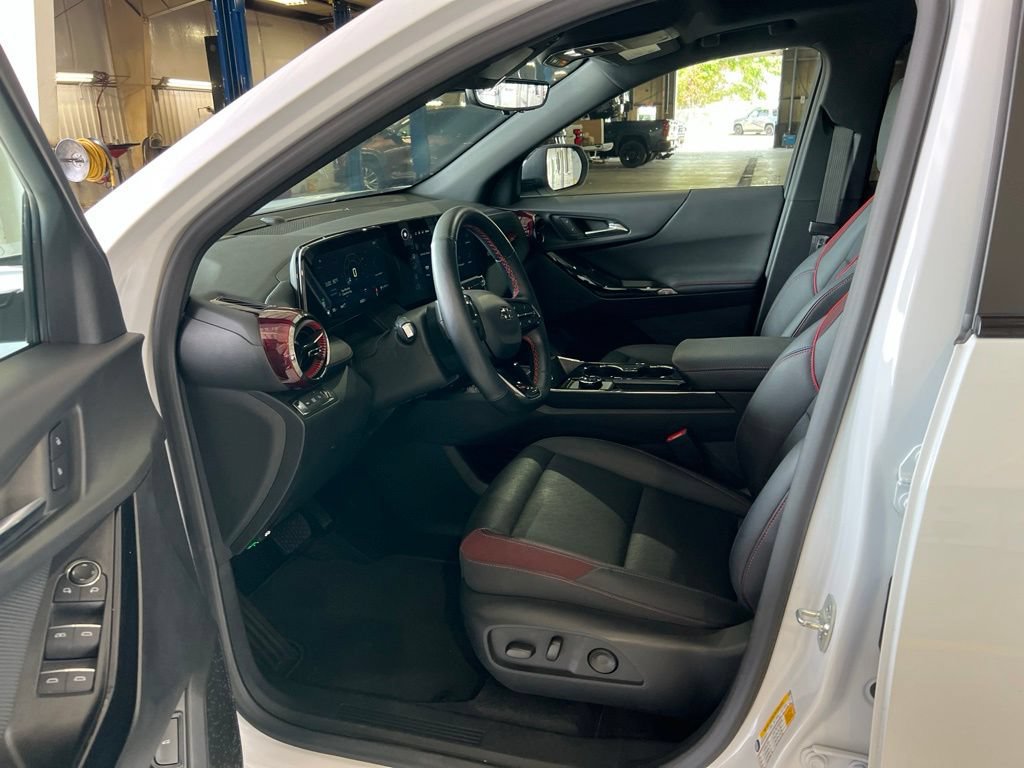 Used 2025 Chevrolet Equinox RS w/ Safety and Technology Package AWD/4WD image 5
